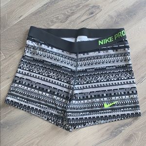 XL Nike spandex gray and white patterned